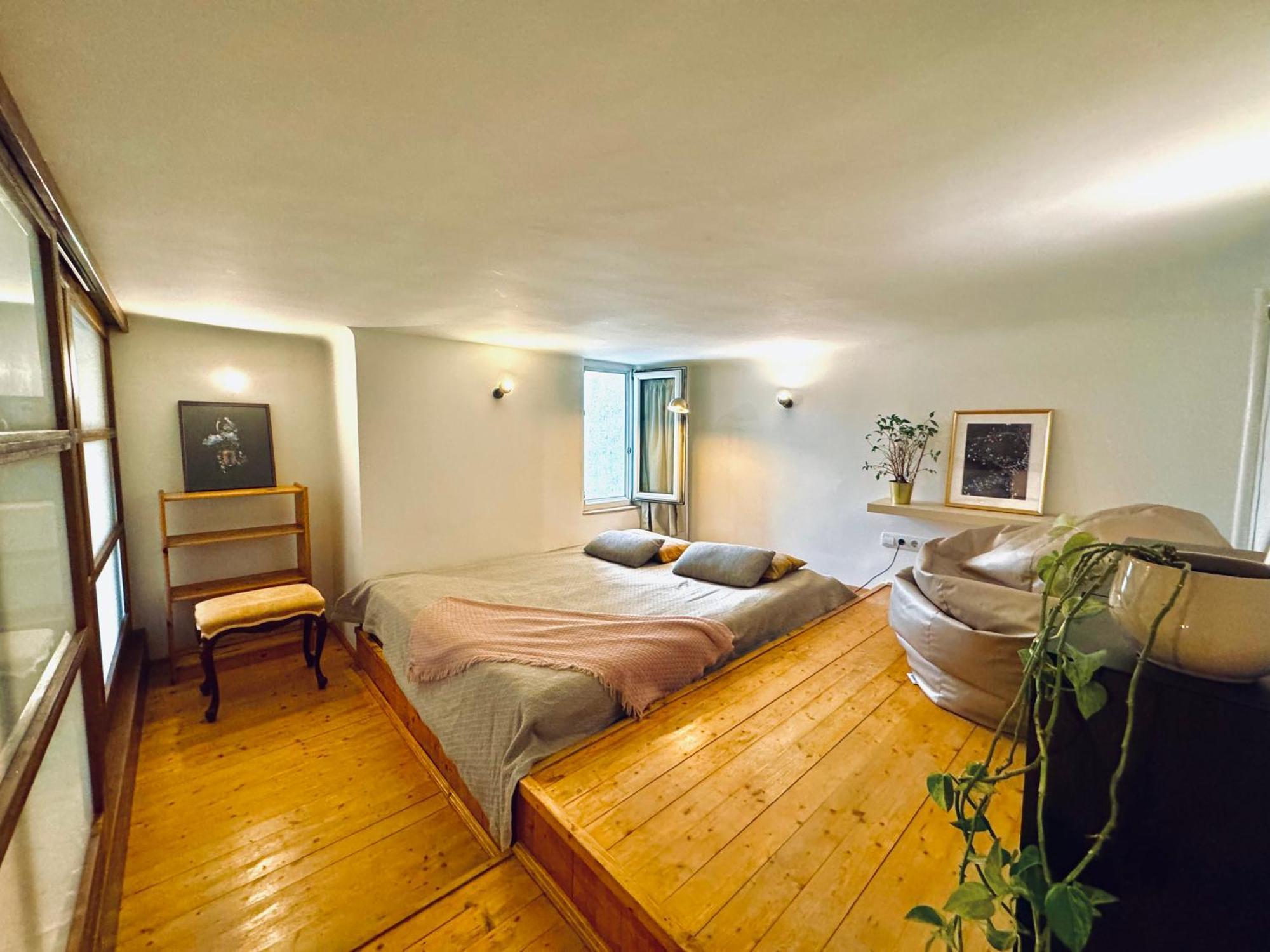 Moon Apartment *
